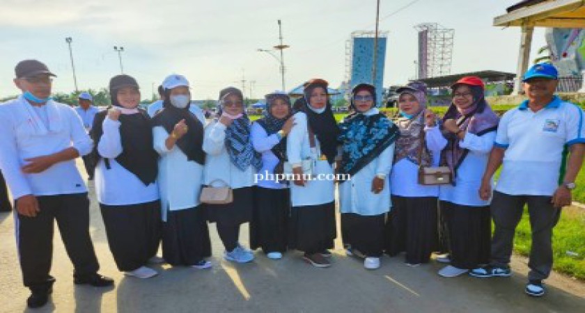 Guru MIN 2 Aceh Timur Ikut Jalan Sehat Kerukunan (JSK) HAB 77